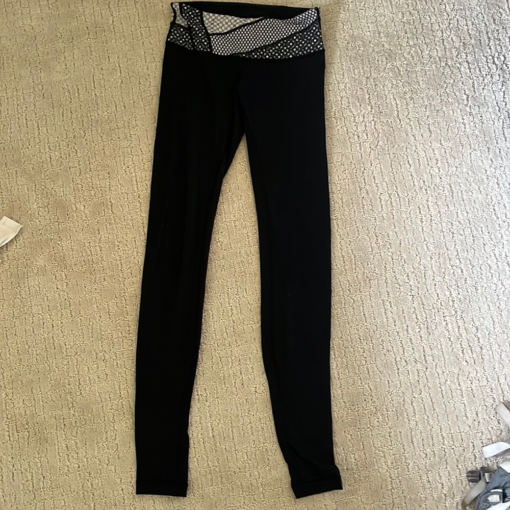 black lululemon leggings